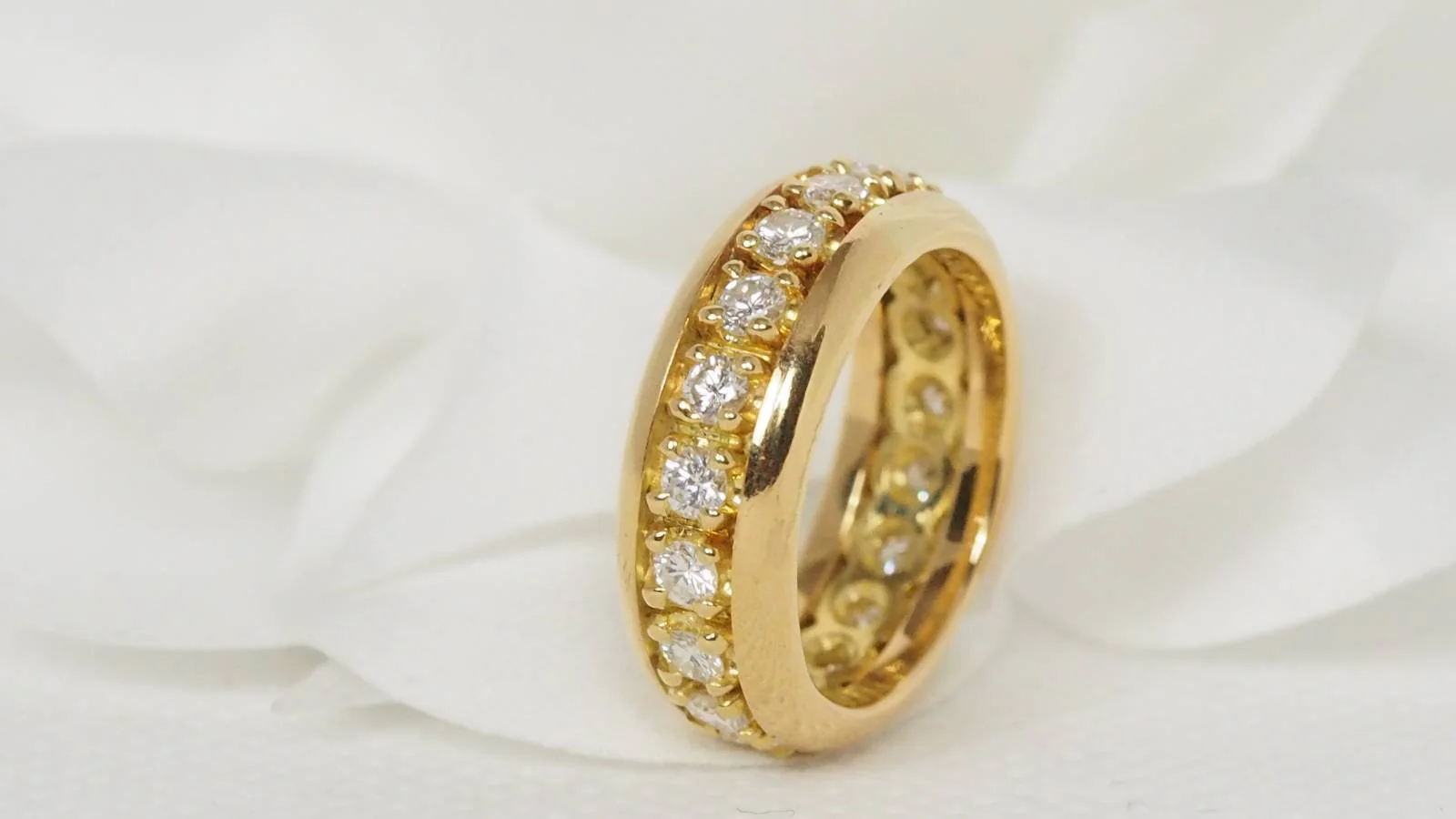 American wedding ring in yellow gold and diamonds - Image 3