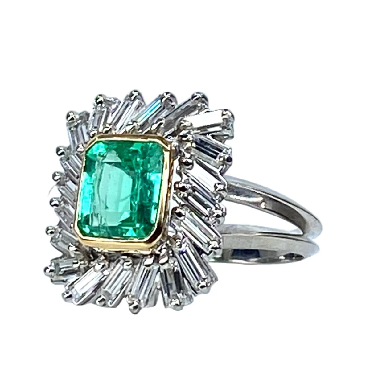 Ring in 18-carat gold and paltinium, emerald and diamonds baguettes - Image 3
