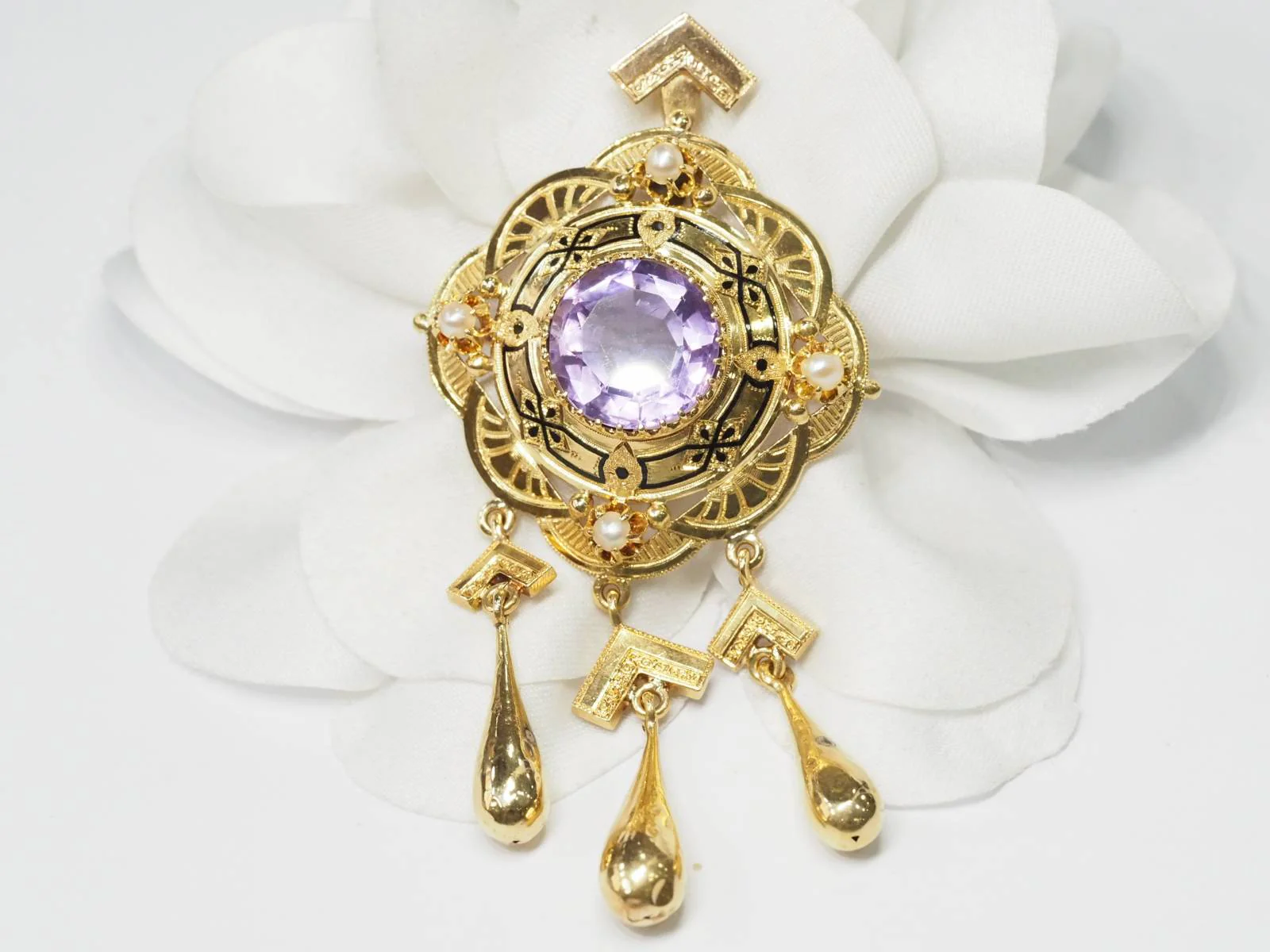Napoleon III pendant brooch in yellow gold, amethyst and fine pearls