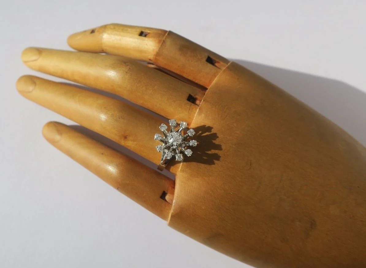 Ring Marguerite in white gold, paltinium and diamonds - Image 6