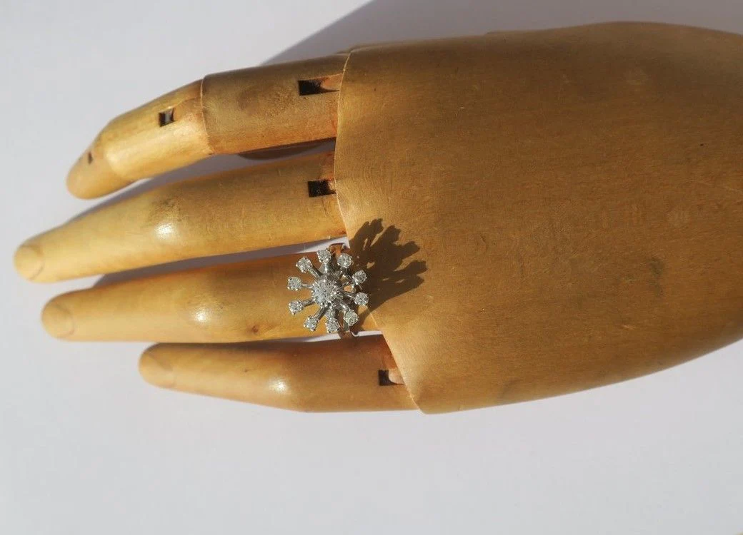 Ring Marguerite in white gold, paltinium and diamonds - Image 7