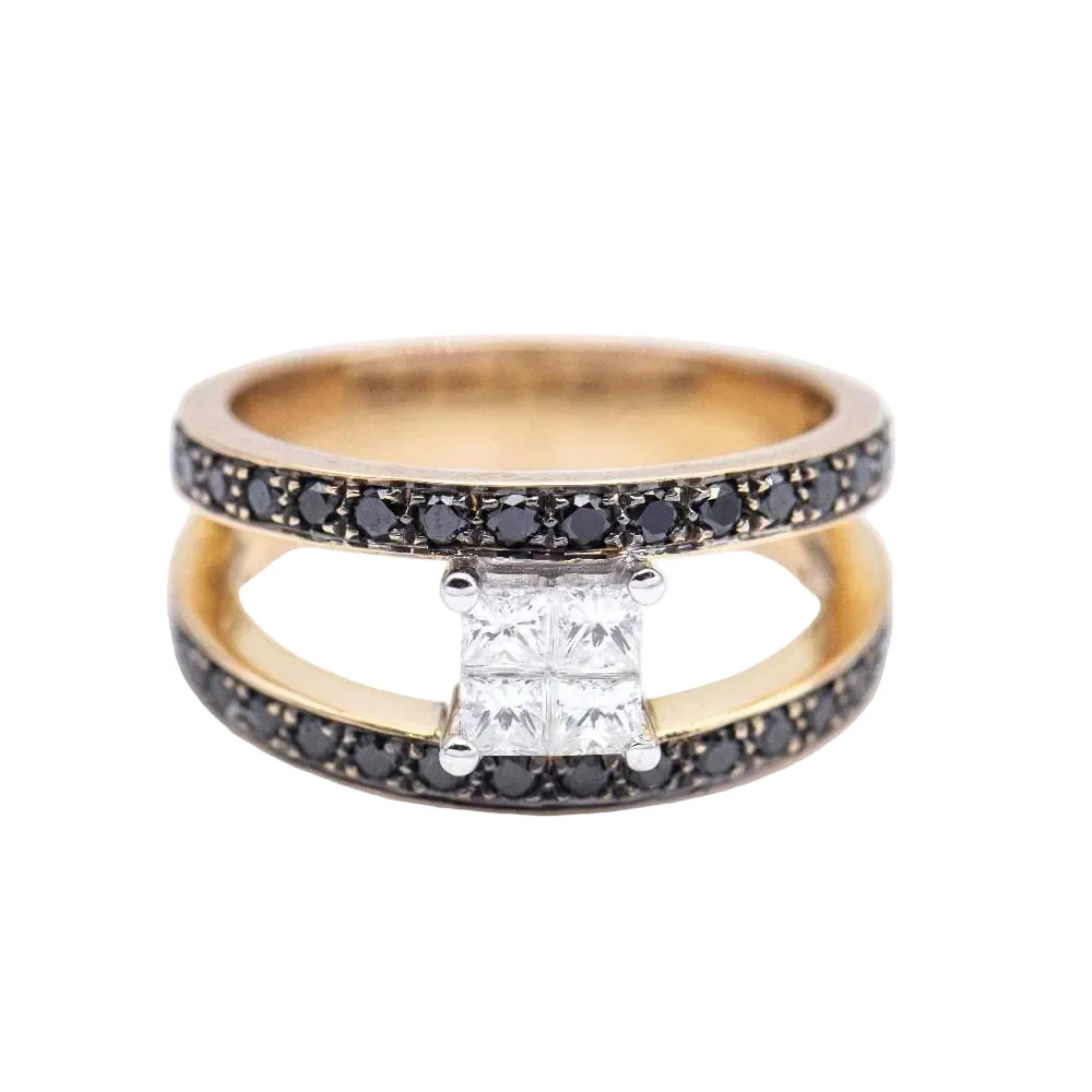Ring Solitaire in white gold, rose gold and diamonds.