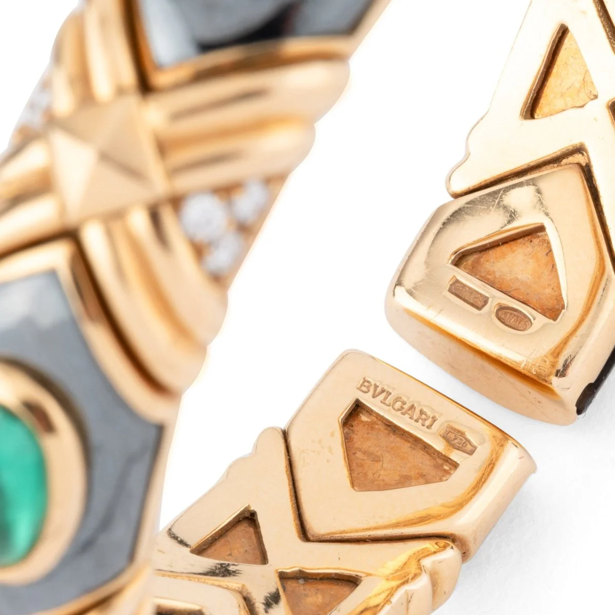 BULGARI Jonc bracelet in yellow gold, hematite, emeralds and diamonds  - Image 5