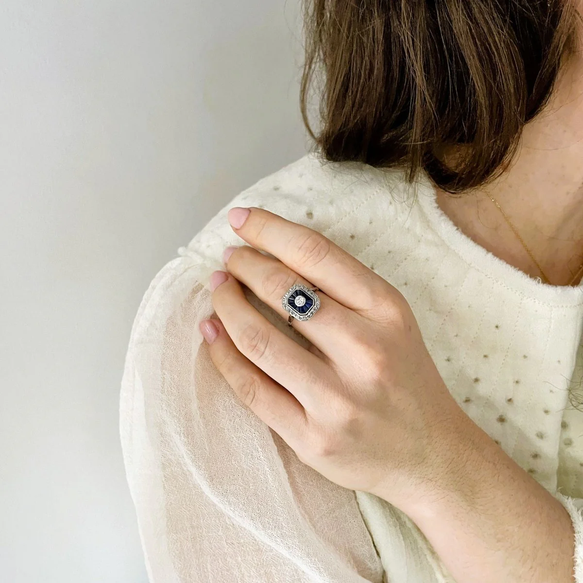 Ring at rose gold, sapphires and diamonds - Image 2