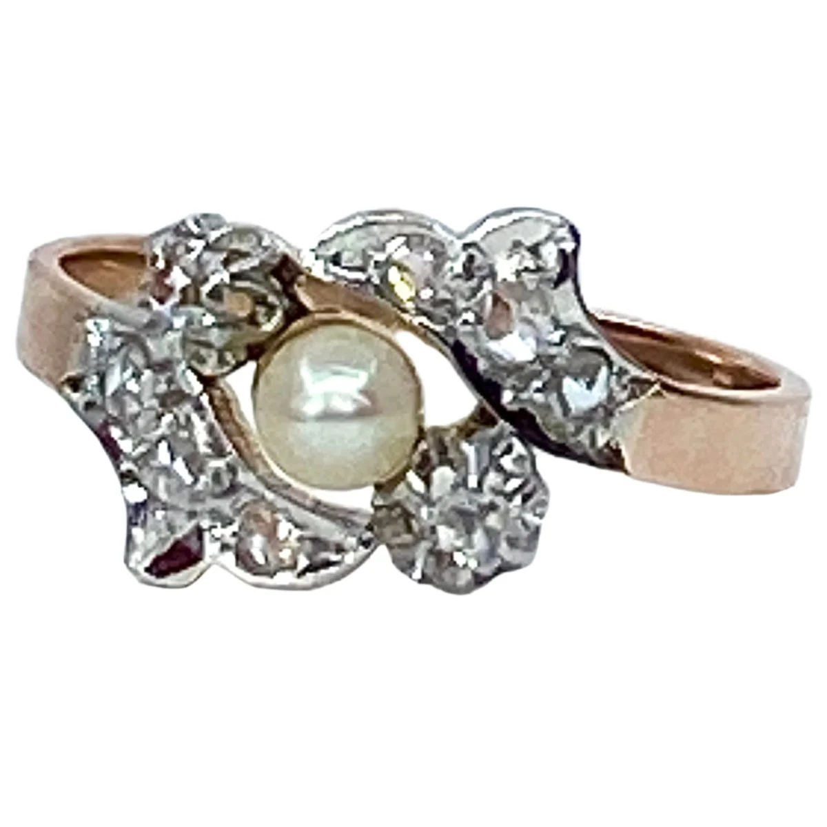 Ring in 18-carat gold, diamonds and pearl. Circa 1900