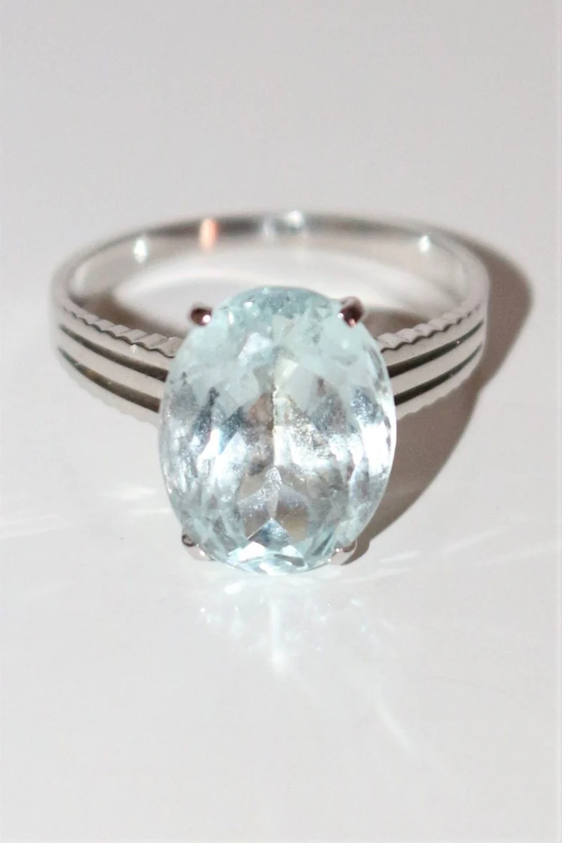 White Gold Aquamarine Ring 4.66cts - Image 3