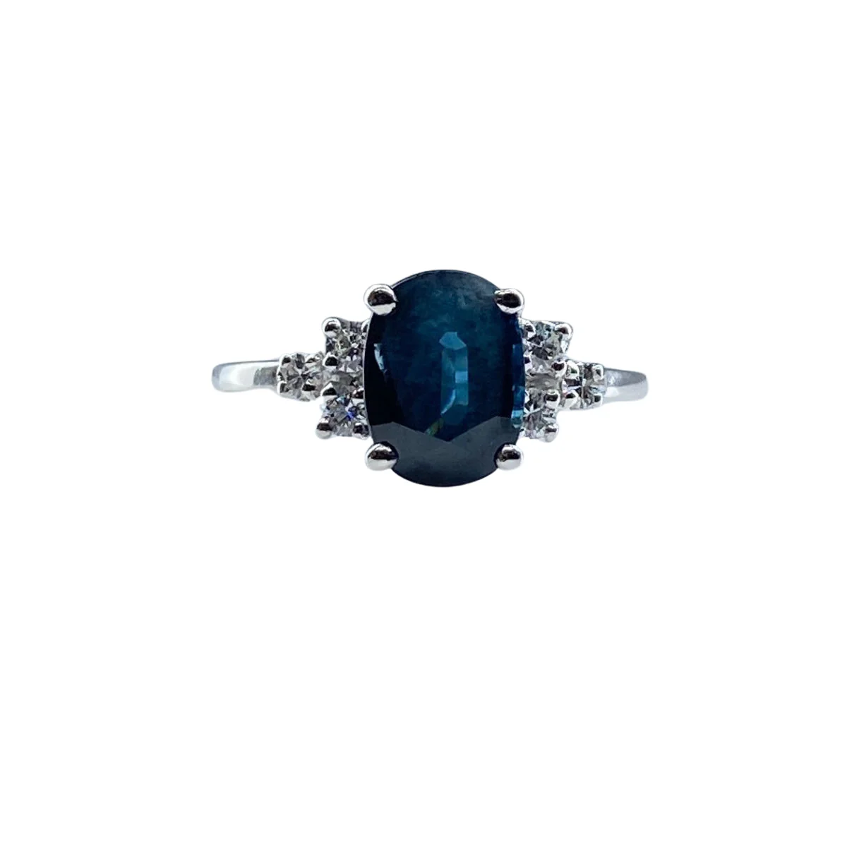 White gold, sapphire and diamond ring