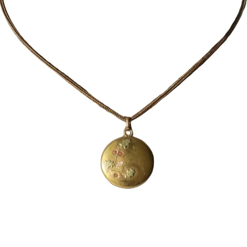 Antique lucky holly pendant Rose gold