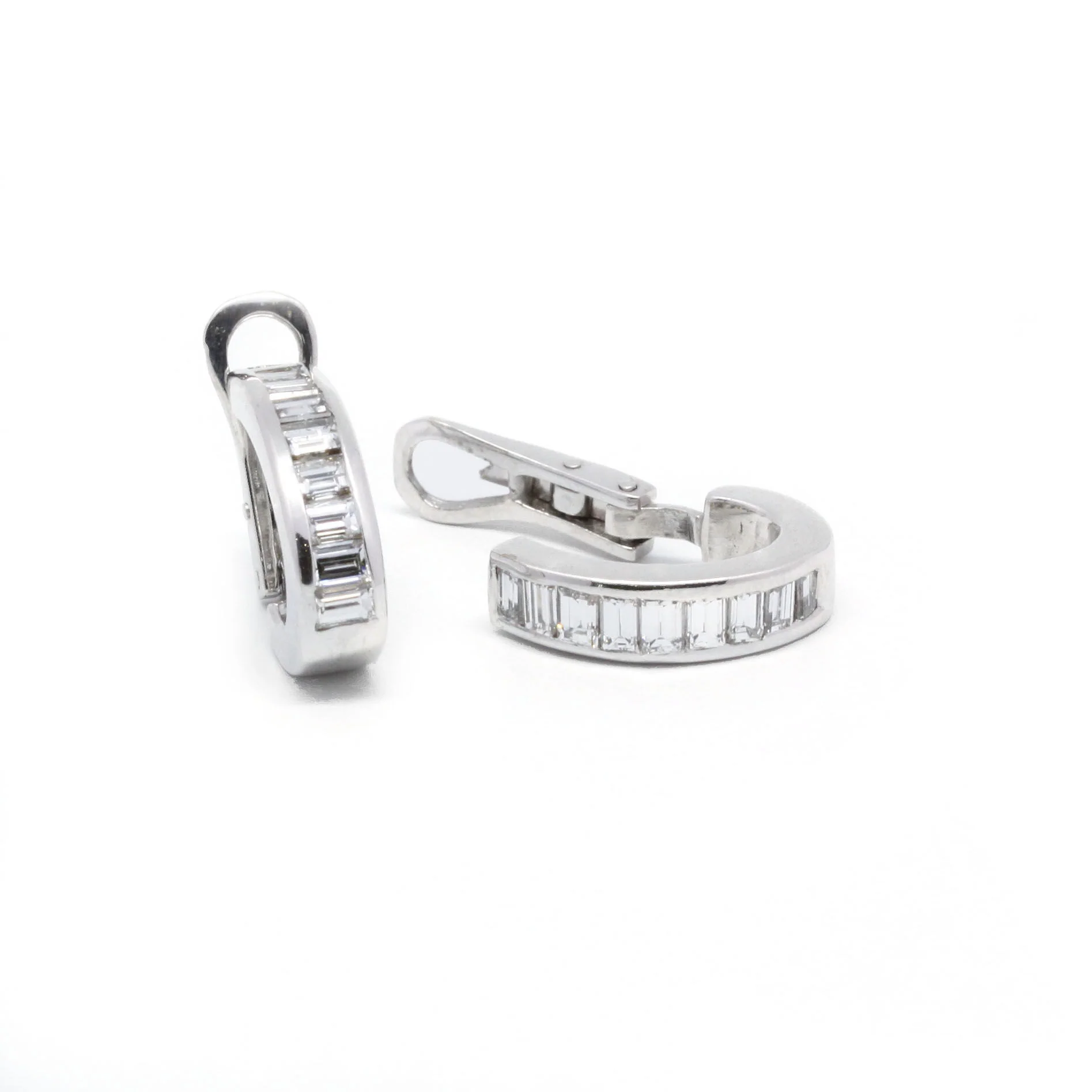 Gold and diamond earrings - Image 2