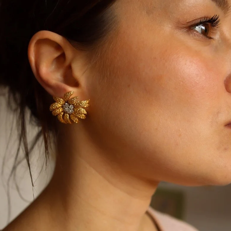 VAN CLEEF & ARPELS earrings in yellow gold and diamonds - Image 2