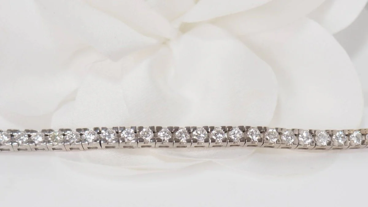 Luxury bracelet in white gold and 3.20 carat diamonds - Image 6