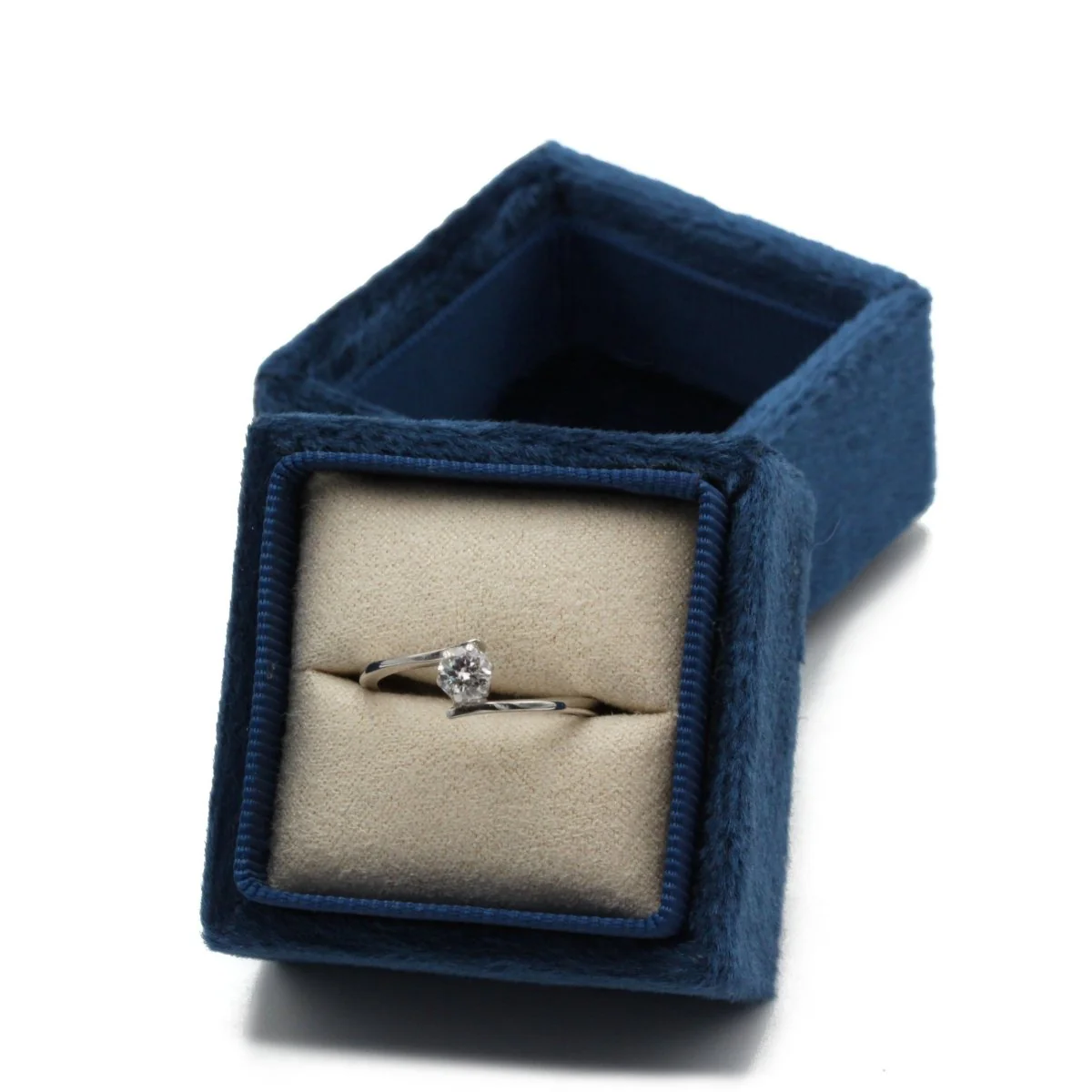 Ring Solitaire in white gold and diamond - Image 4