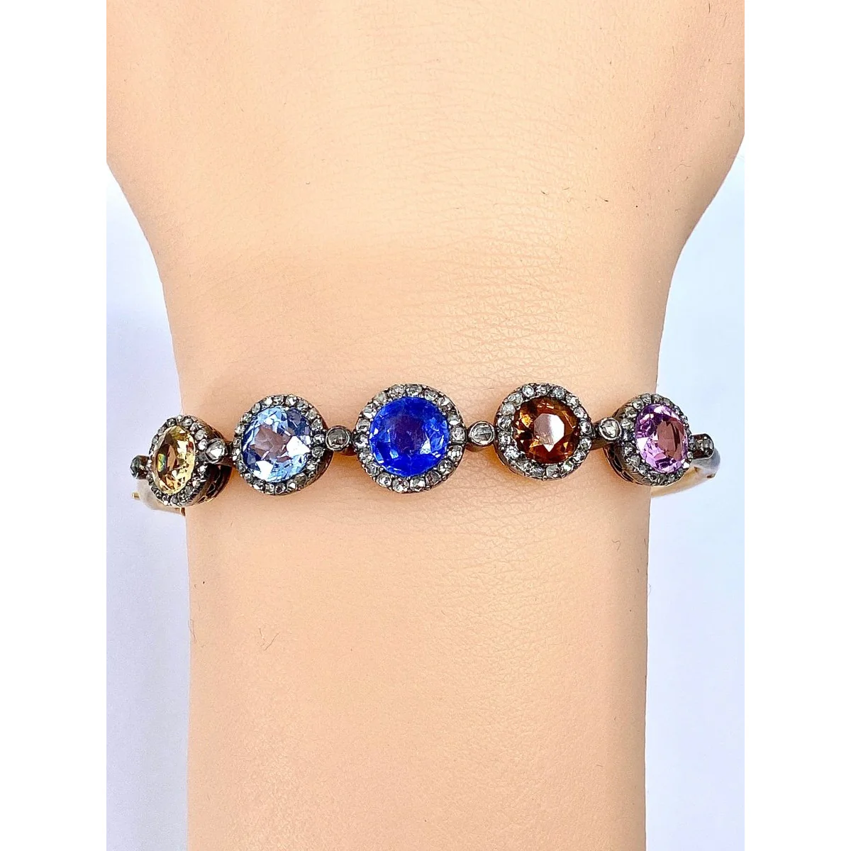 Napoleon III bangle bracelet in yellow gold, sapphire, topaz, citrine, spinel and diamonds - Image 2