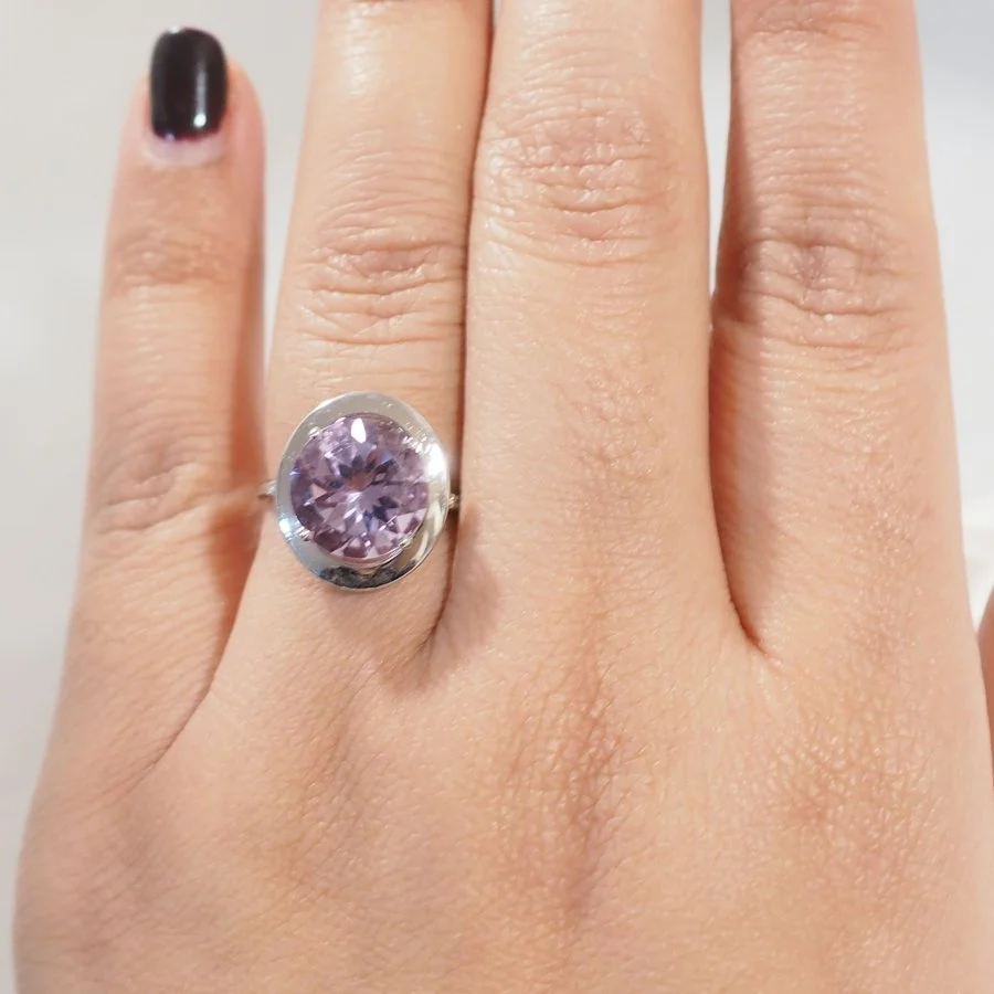 Ring Mauboussin "Vraiment jolie mon amour" in white gold, Amethyst and diamonds - Image 2