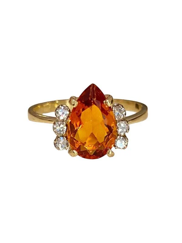 Ring in 18k yellow gold adorned with a citrine and diamonds