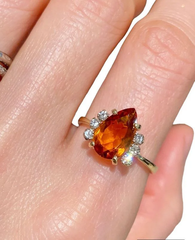 Ring in 18k yellow gold adorned with a citrine and diamonds - Image 2