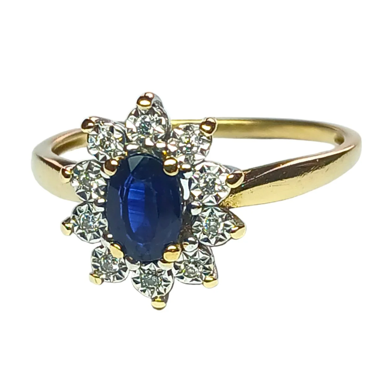Daisy ring in yellow gold, sapphire, and diamonds