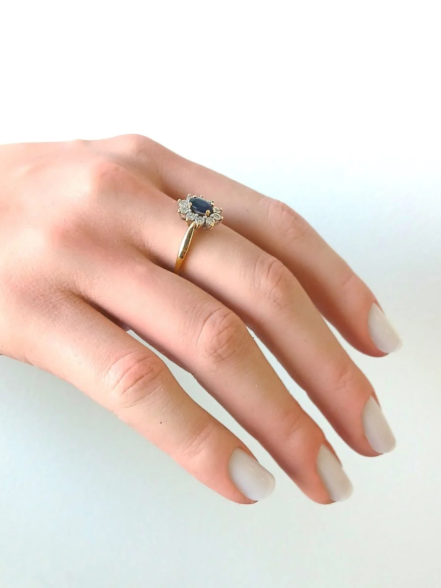 Daisy ring in yellow gold, sapphire, and diamonds - Image 5