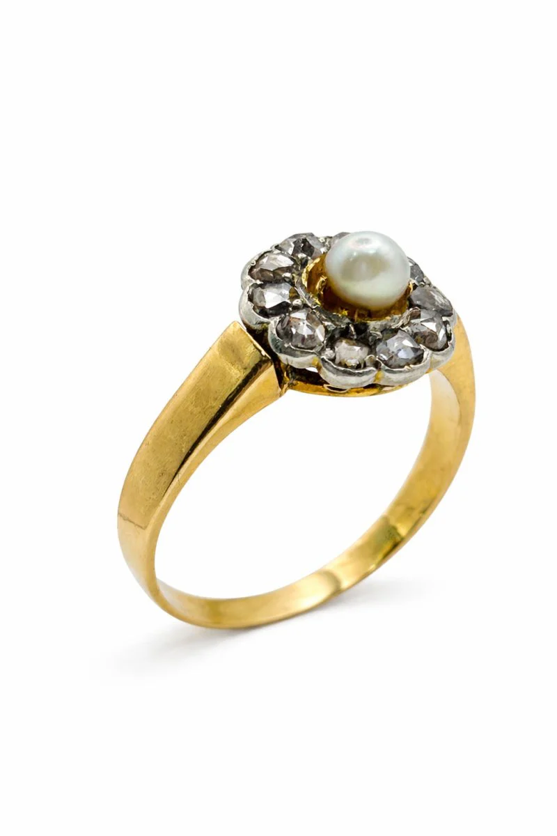 ANILLO IN AMARILLO GOLD WITH PEARL AND DIAMONDS - Image 3