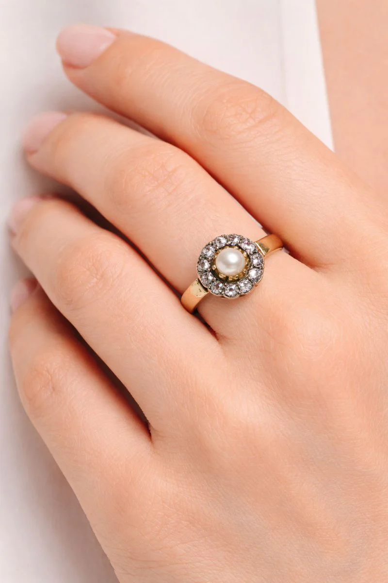 ANILLO IN AMARILLO GOLD WITH PEARL AND DIAMONDS - Image 5
