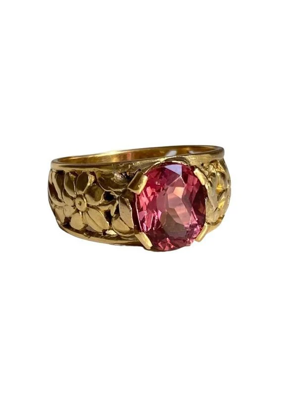 Art Nouveau ring, in 18k yellow gold set with a pink tourmaline 