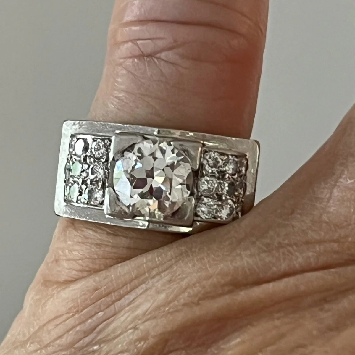 Tank ring in platinum and diamonds - Image 2
