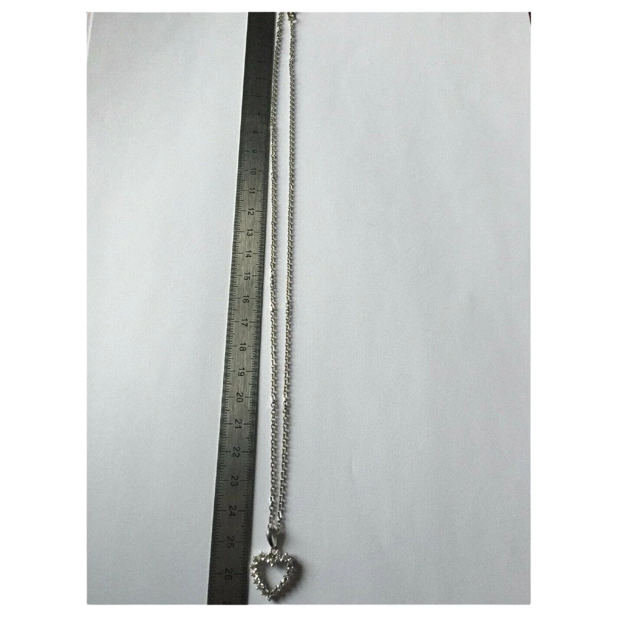 Heart Pendant Necklace in white gold and diamonds - Image 5