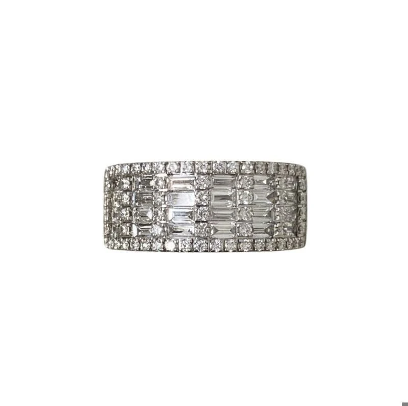 Ring at white gold and diamonds
