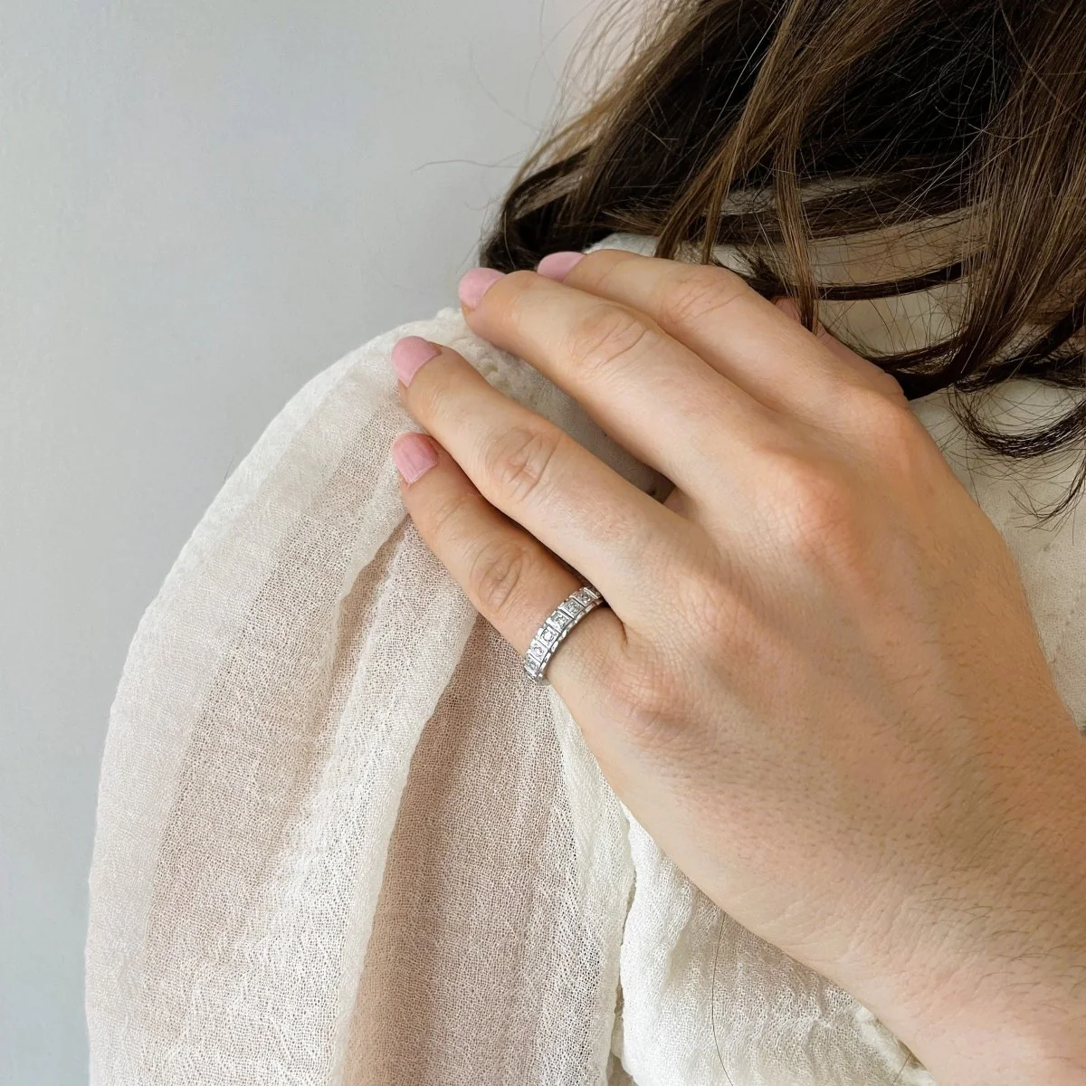 Alliance ring in white gold and diamonds - Image 2