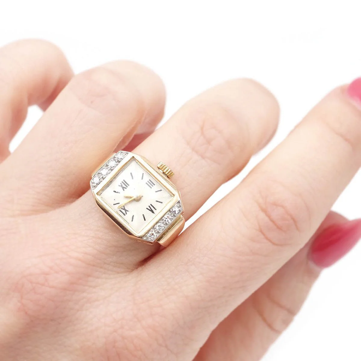 Ring shows Tank in yellow gold and diamonds. - Image 2