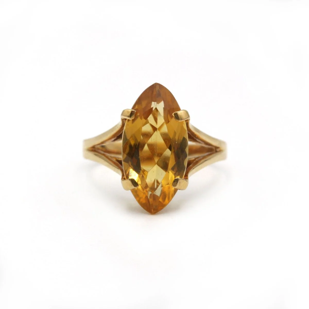 Ring at yellow gold and citrine