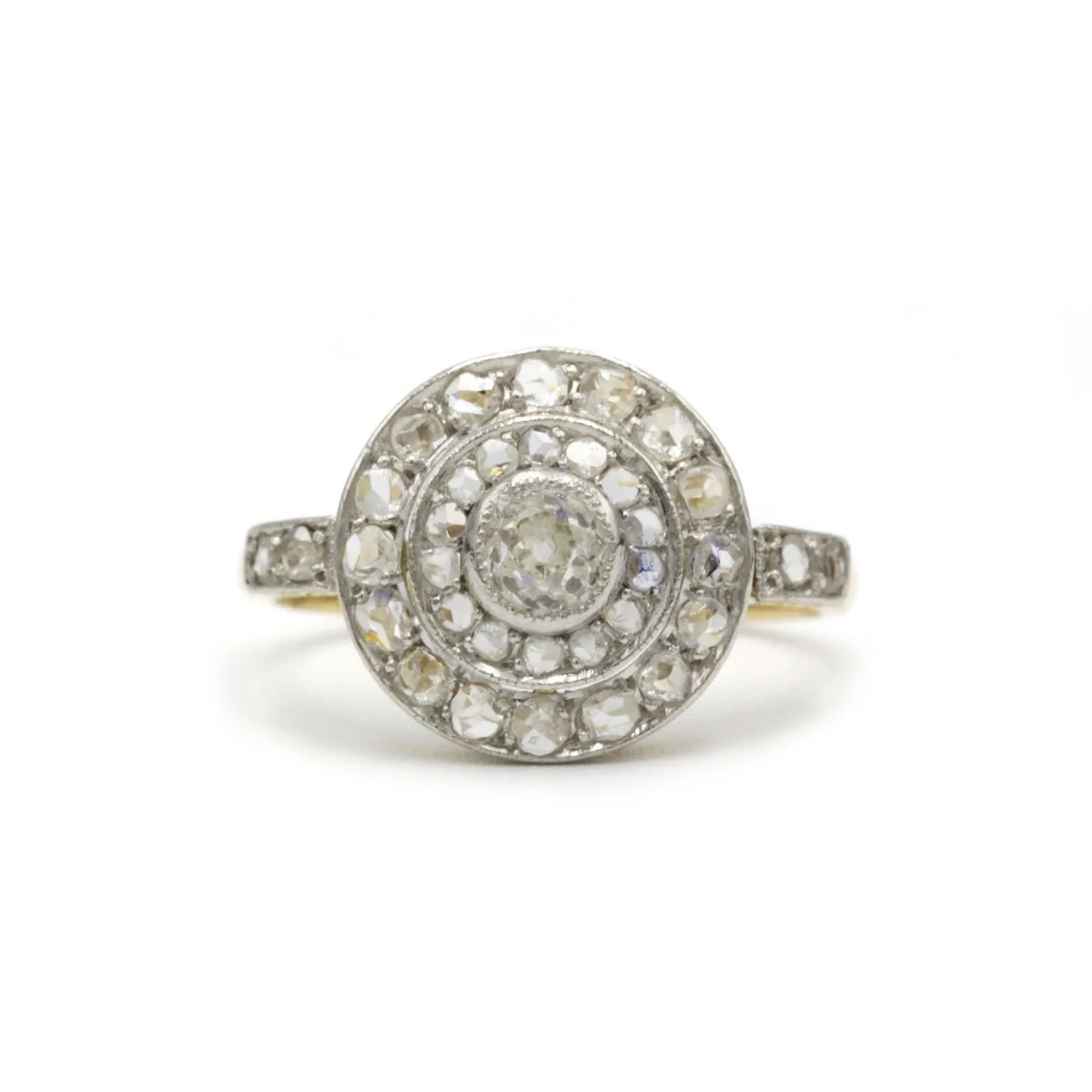 Ring in yellow gold and diamonds.