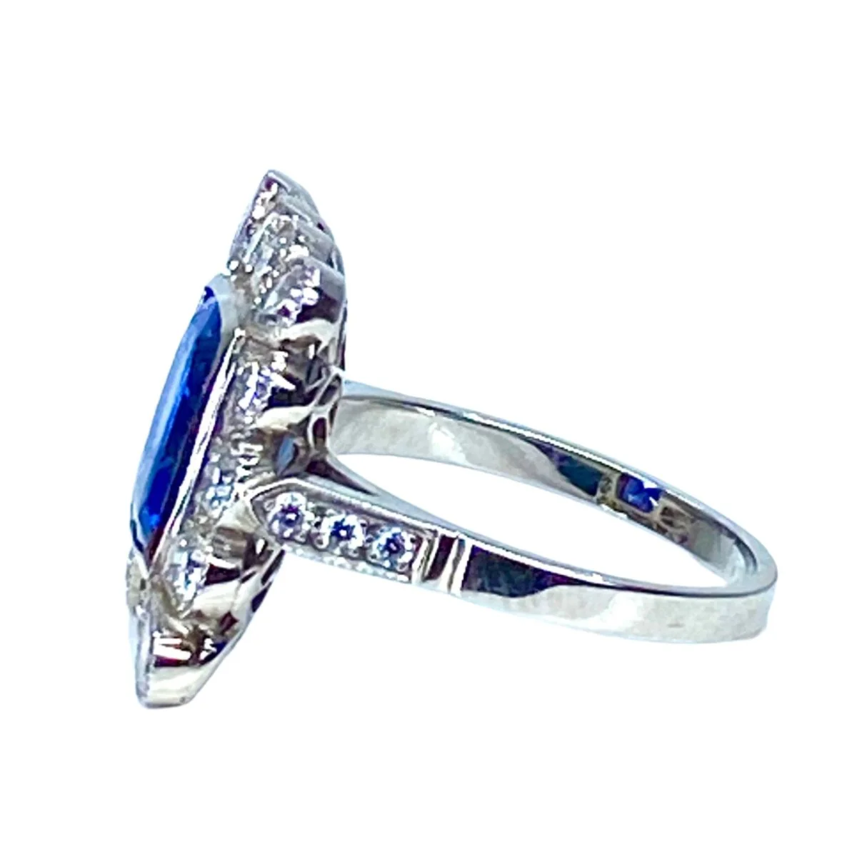 White gold, sapphire and diamond ring  - Image 7