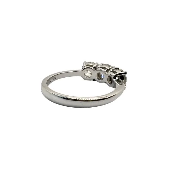 Trilogy ring in white gold and diamonds - Image 5