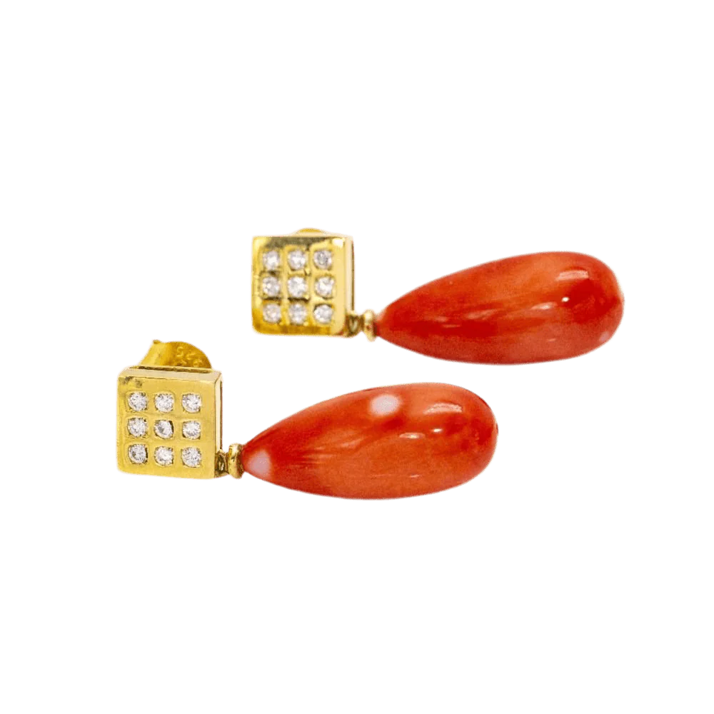 Earrings at yellow gold, coral and diamonds
