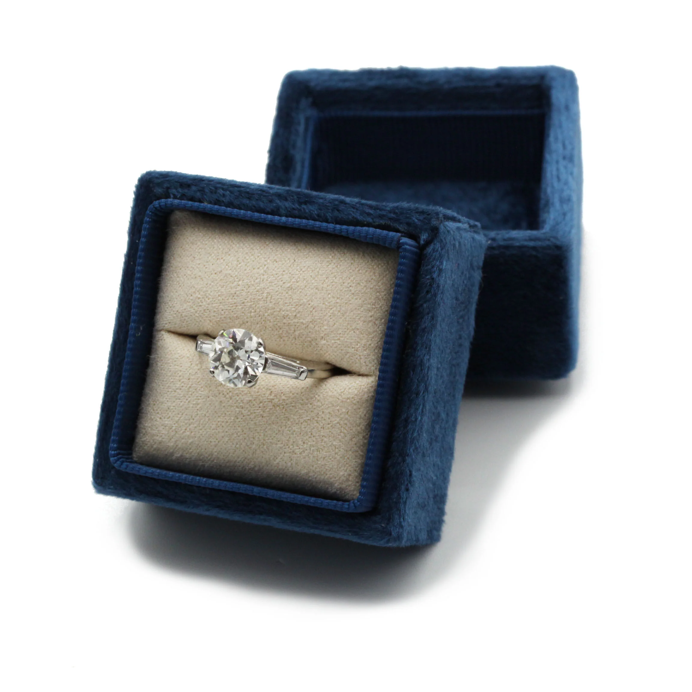 Ring Solitaire in paltinium and diamond - Image 6