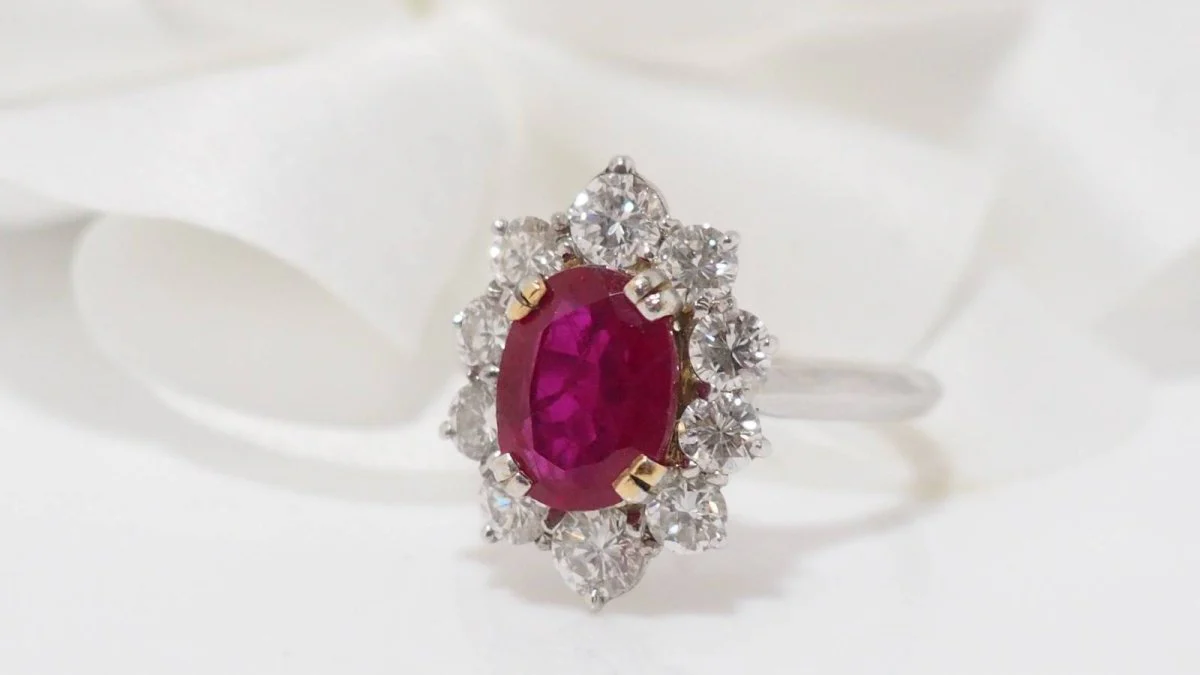White gold, ruby and diamond ring - Image 4