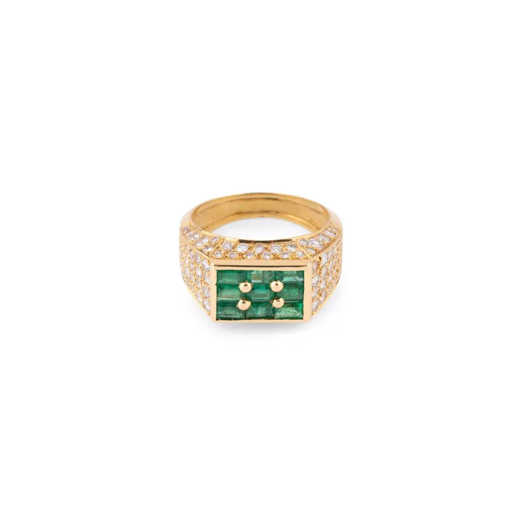 FRED Signet ring in yellow gold, emeralds and diamonds