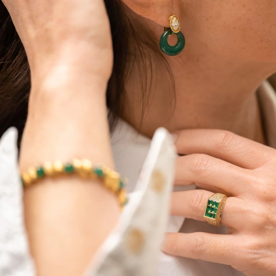 FRED Signet ring in yellow gold, emeralds and diamonds - Image 8