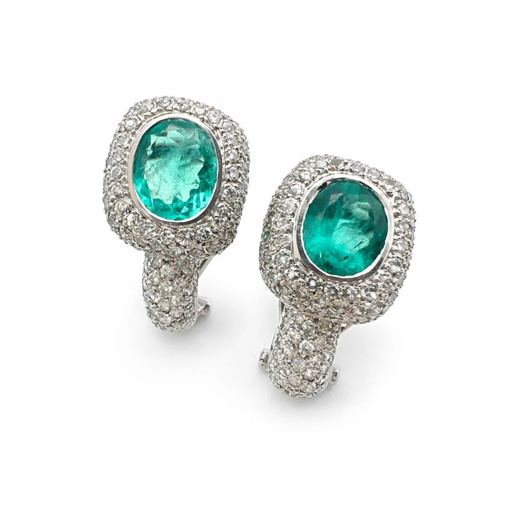 PENDIENTES EN ORO BLANCO CON ESMERALDAS OVALES Y DIAMANTES