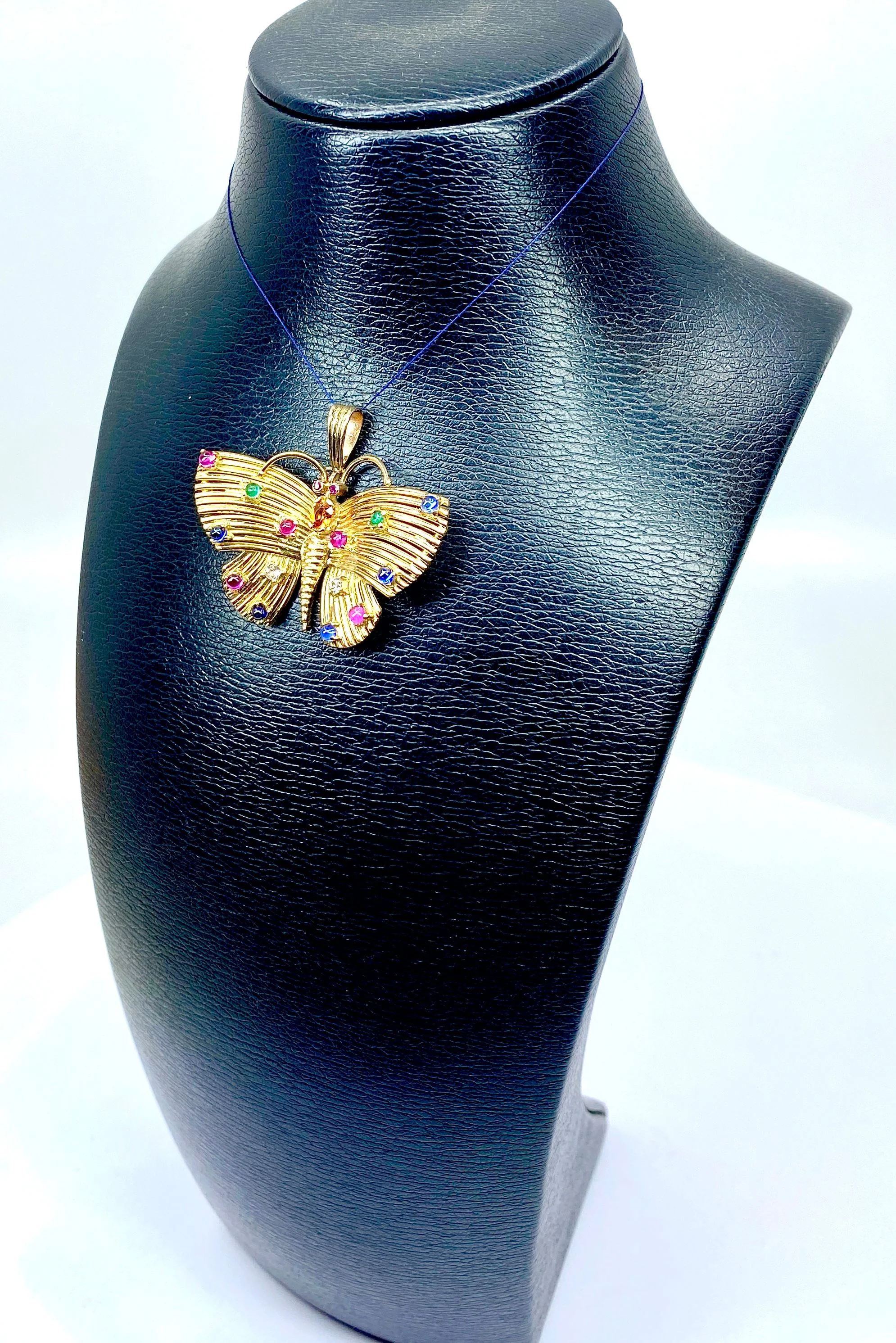 18-carat yellow gold and gemstone butterfly pendant - Image 7