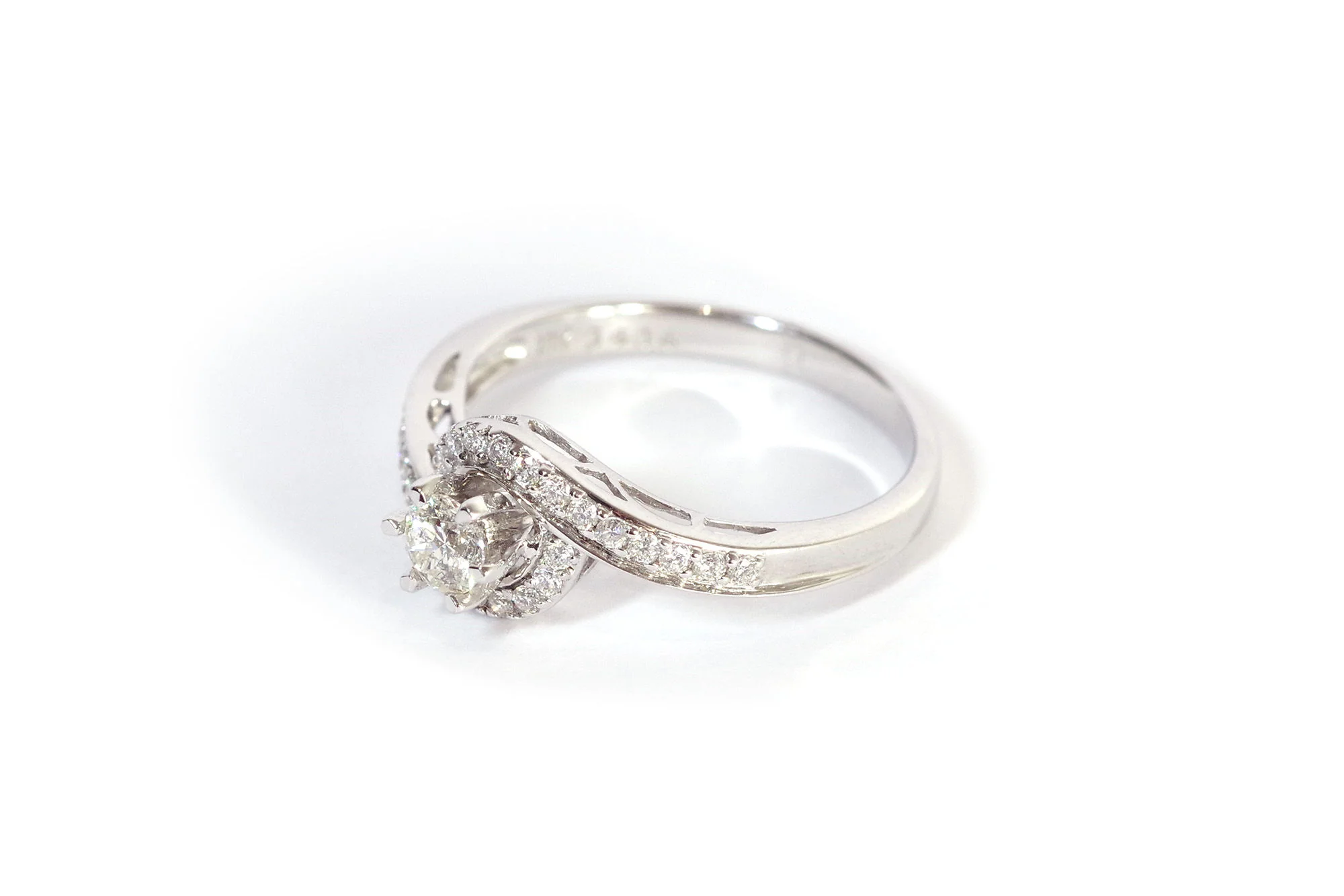 Gold diamond swirl ring - Image 3