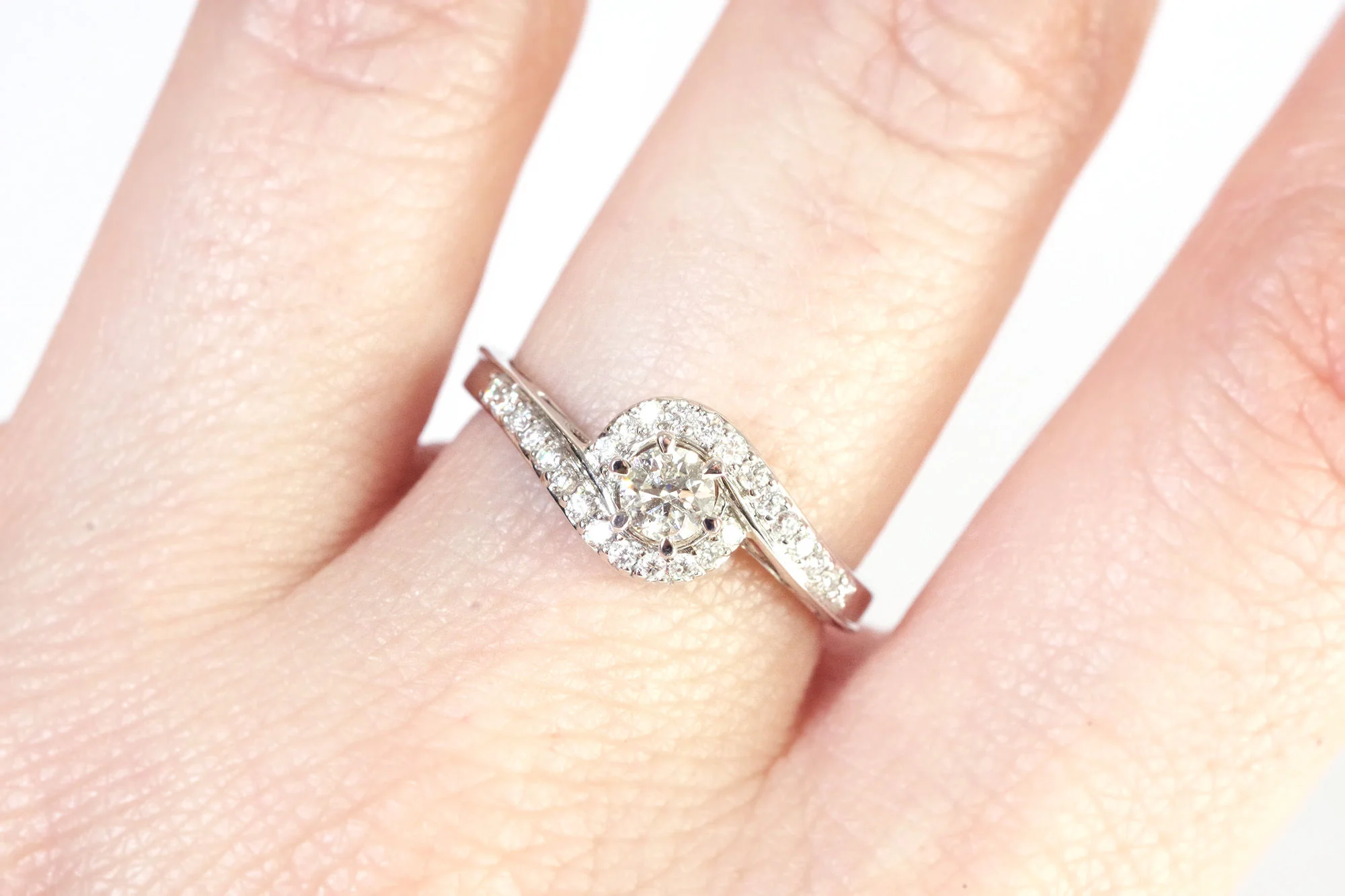 Gold diamond swirl ring - Image 5
