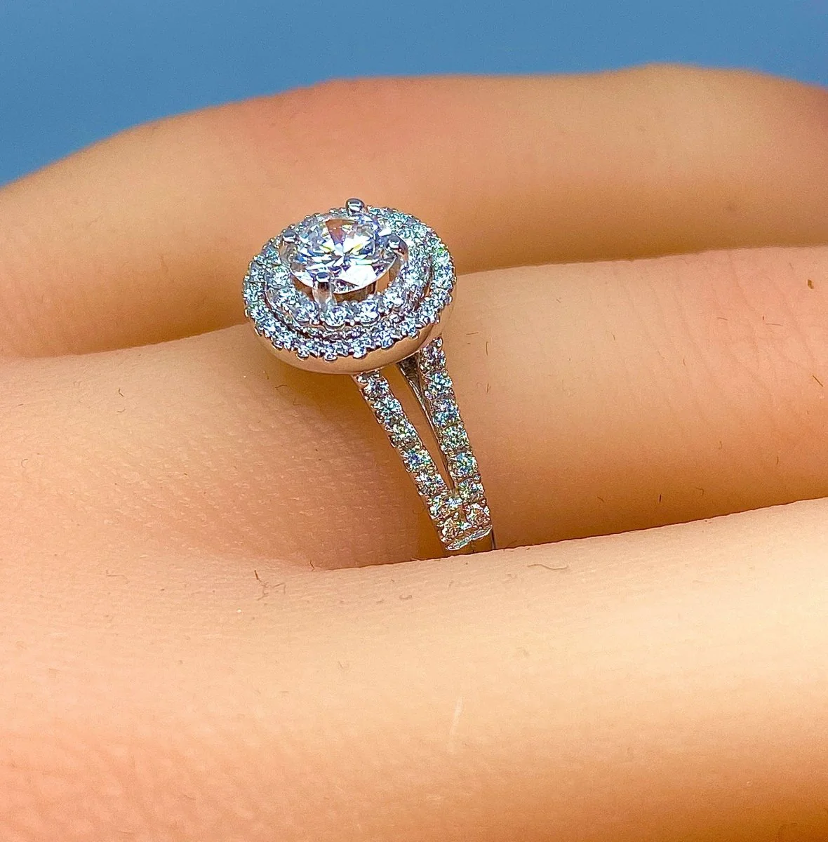 White gold ring with central diamond - Image 2
