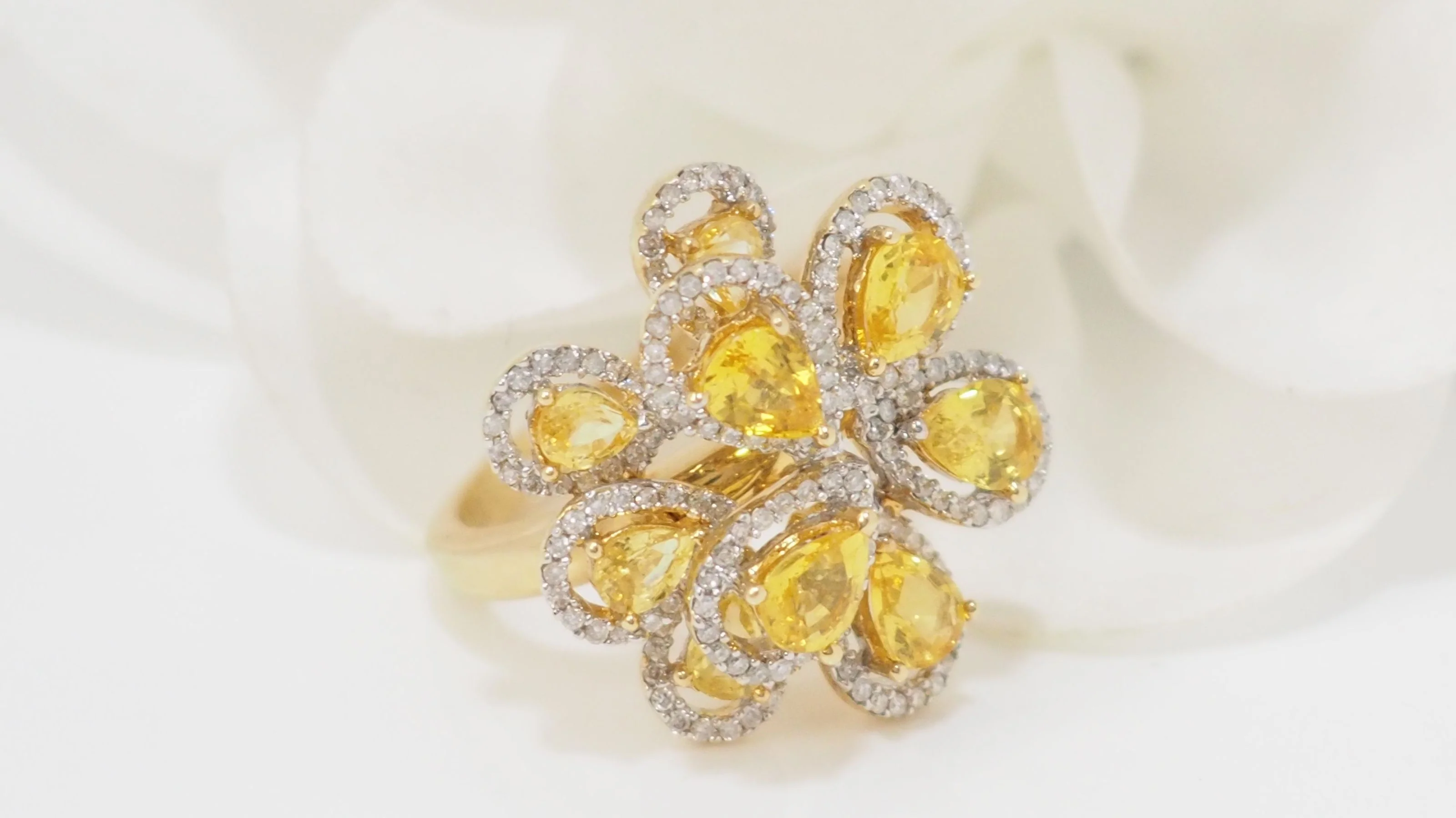 Flower ring in white gold and citrines and diamonds - Image 4