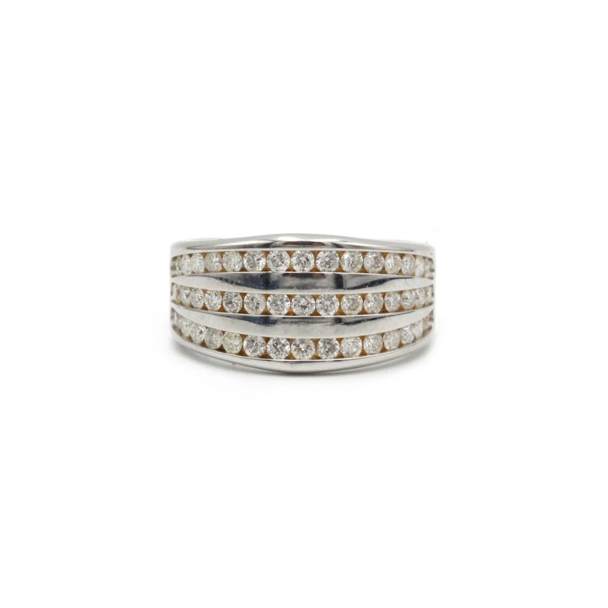 Ring Paved in white gold and diamonds