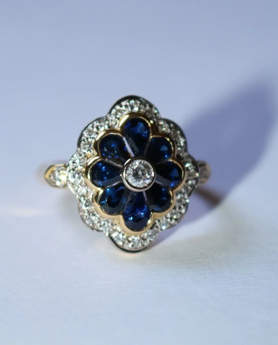 Ring Marguerite in yellow gold, white gold, sapphires and diamonds - Image 4