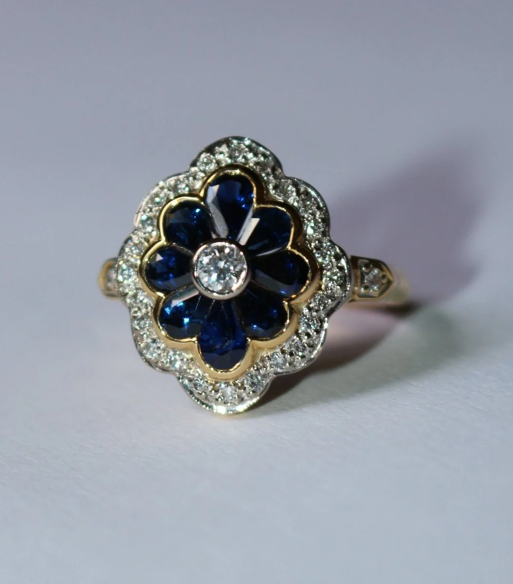 Ring Marguerite in yellow gold, white gold, sapphires and diamonds - Image 6