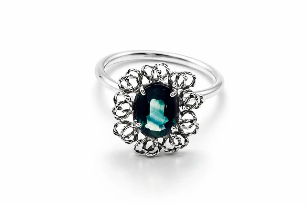 White gold and Sapphire Ring - Image 2