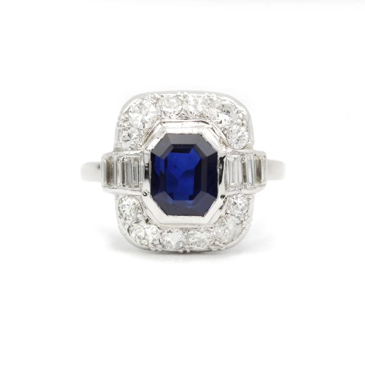 Ring Art Deco in paltinium, sapphire and diamonds